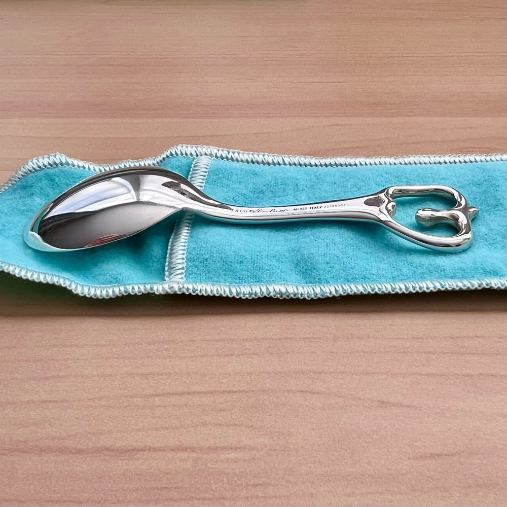 Tiffany & Co Baby Silver Spoon with Apple shape handle in original box and pouch - Picture 7 of 15